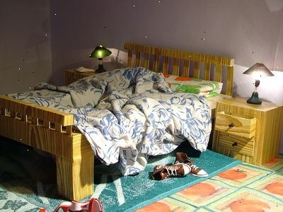 Hoe maak je een slaapkamer voor een tienermeisje opnieuw. Bespreek met je kind.