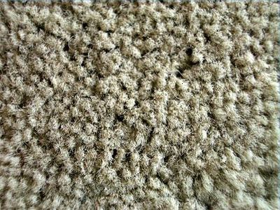 Hoe wordt tapijt padding lijm te verwijderen. Breng de lijm remover.