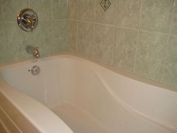 Hoe te repareren en te reinigen een acryl bad. Er zijn echter bepaalde chemische stoffen zoals aceton.