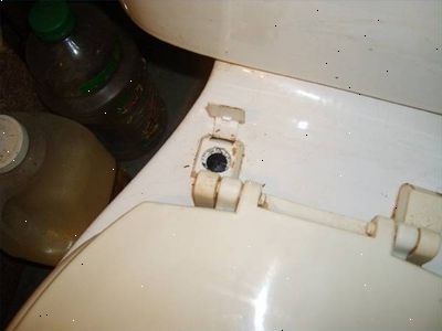 Hoewel veel wc-brillen zijn gemaakt om een specifiek wc pan passen. Kijk voor de post gaten waar de zetel scharnieren worden geacht te passen in.