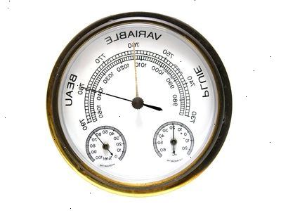 Een barometer is een apparaat dat wordt gebruikt atmosferische druk te meten. Gebruik een rubber band of snaar aan de ballon vast te zetten.