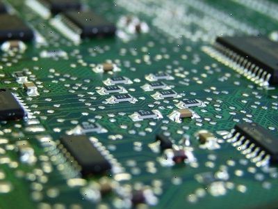 Definitie en toepassingen van een silicium wafer. Het produceren van een perfecte siliciumkristal.
