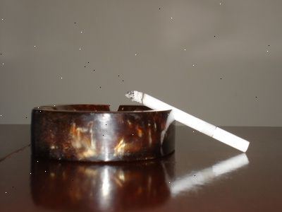 Hoe te nicotine vlekken te verwijderen van gordijnen. Bereid de juiste reinigingsoplossing.