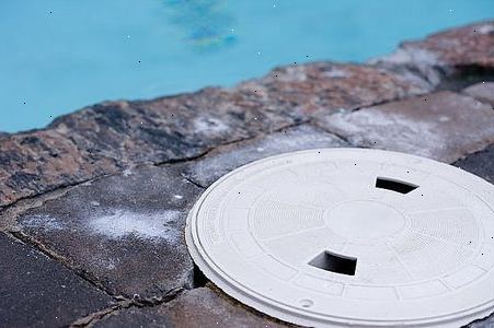 Hoe wordt zeoliet te gebruiken in het zwembad filters. Verwijder het filter.